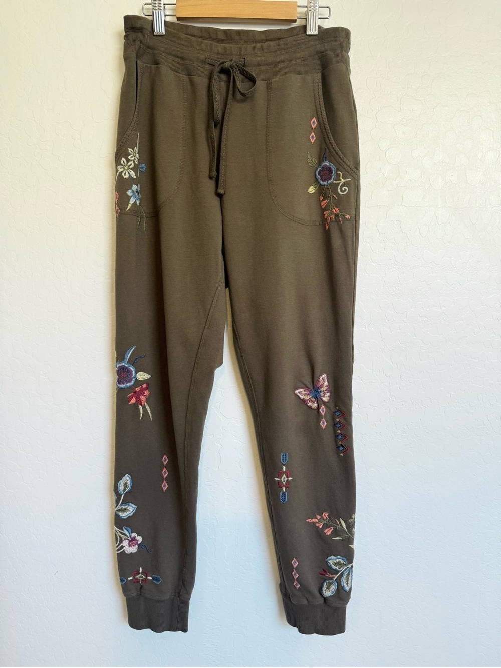 Johnny Was Embroidered French Terry Joggers Olive Green Size XS - Picture 3 of 8